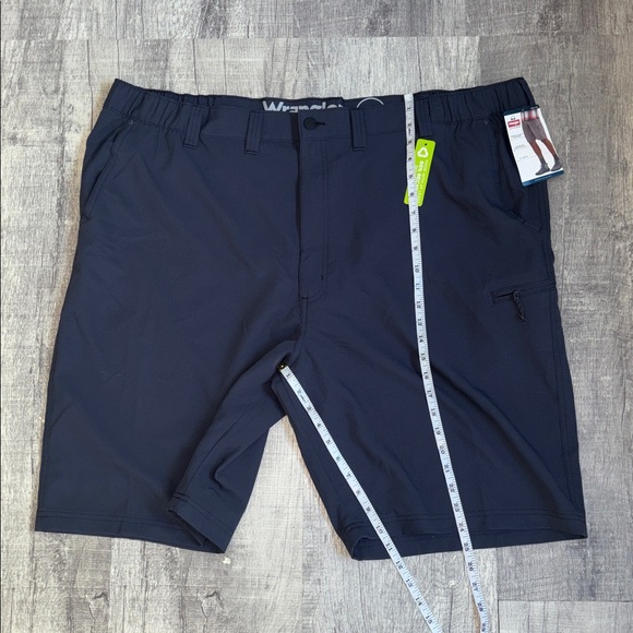 Wrangler 11 inch Outdoor Shorts - Picture 3 of 8